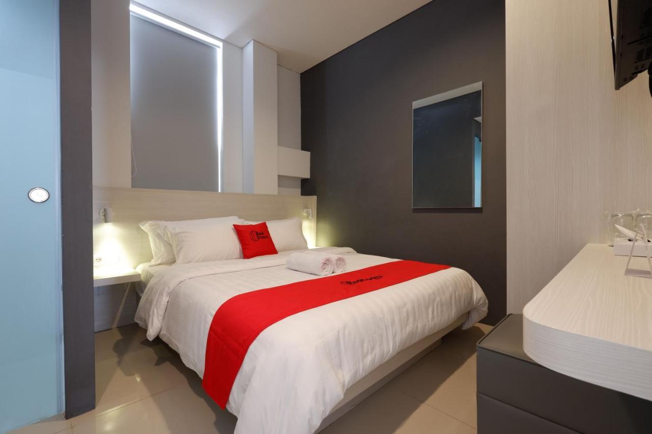 סמאראנג Reddoorz Plus Near Ciputra Mall Simpang Lima מראה חיצוני תמונה